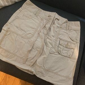 LOFT tan cargo skirt, women’s 6, zipper, front and back pockets